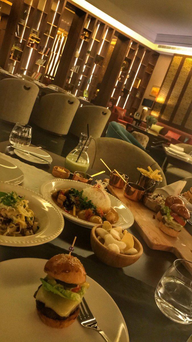 مطعم فلزي