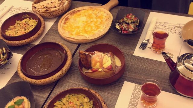 مطاعم على طريق الملك عبد العزيز الرياض (الأسعار + المنيو + الموقع )