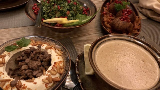 مطاعم على طريق الملك عبد الله بالرياض ( الأسعار+ المنيو+الموقع)