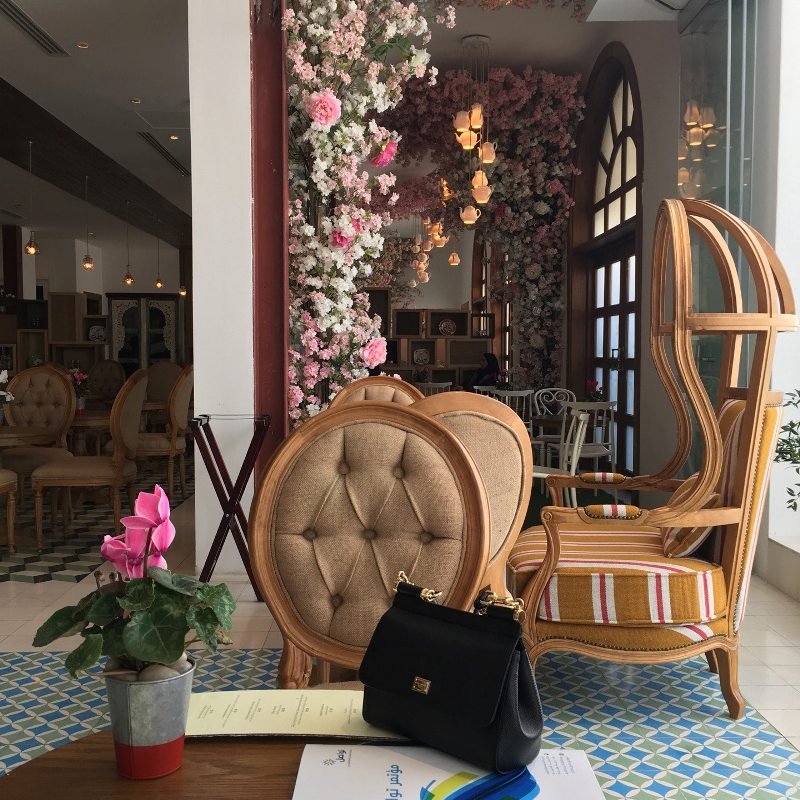 مطعم بيسترو من تاو
