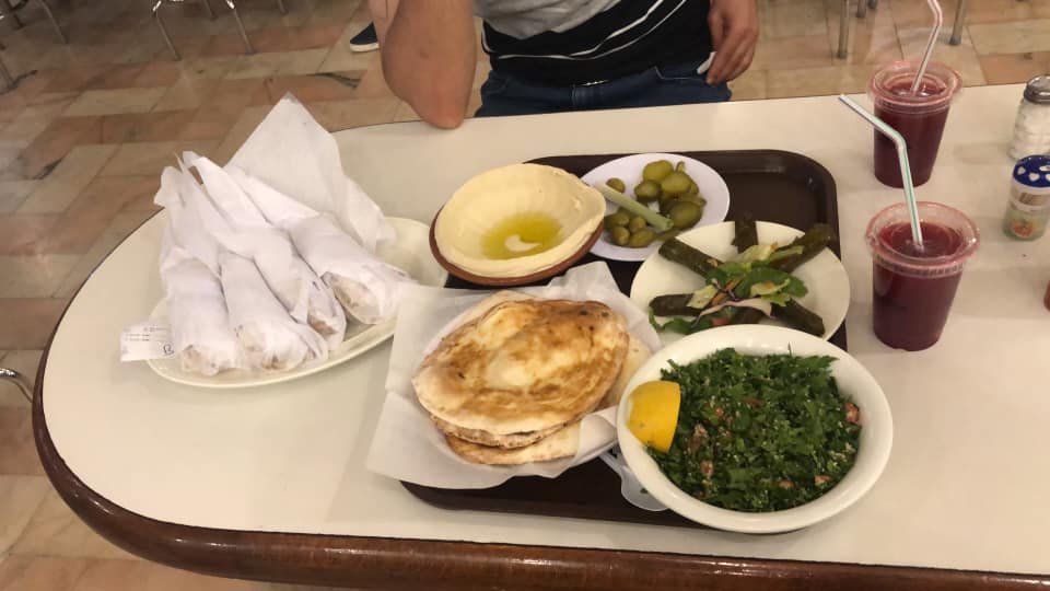 مطعم mkanei