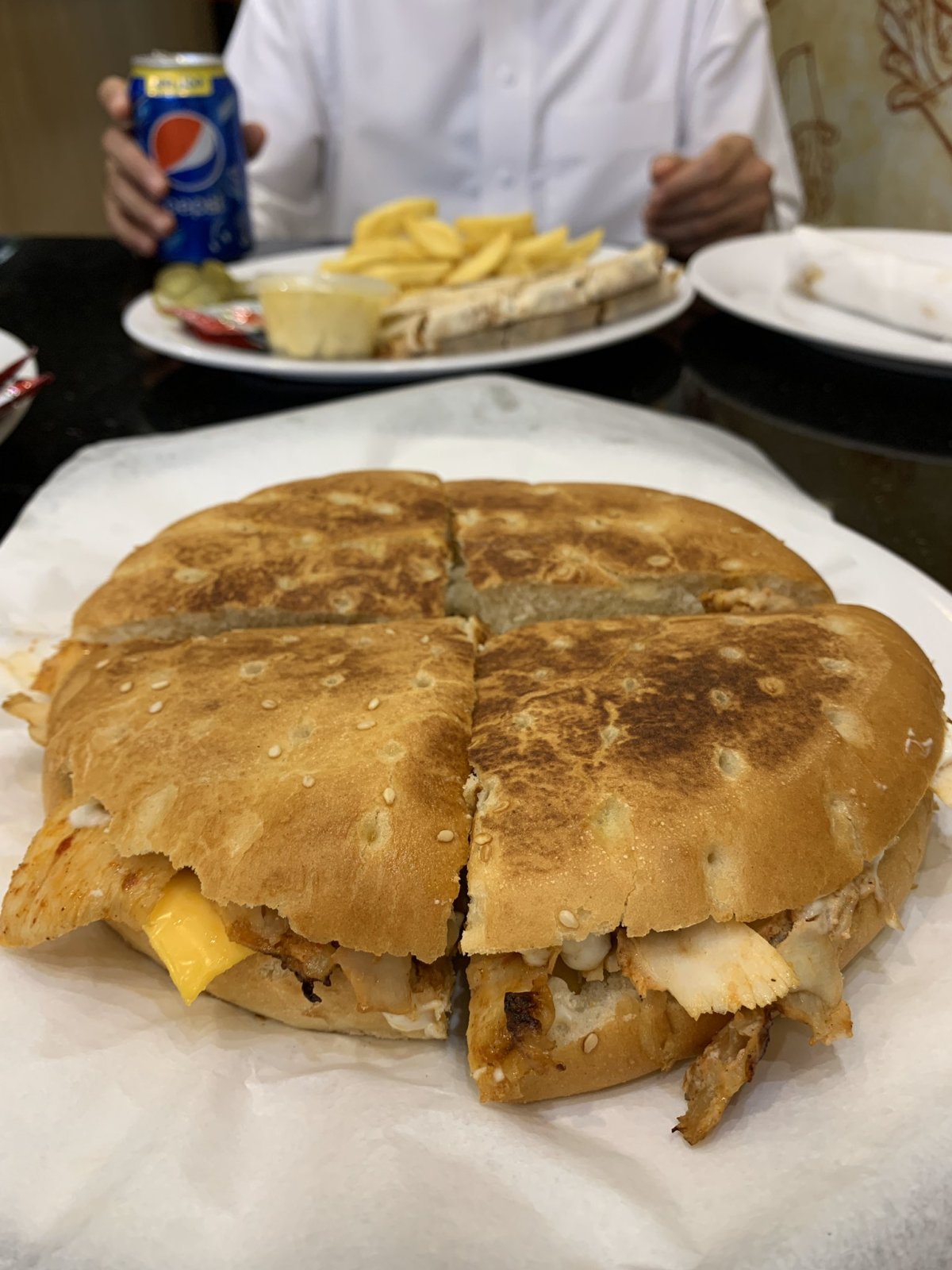 مطعم الشاورما الساخنة