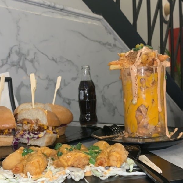 مطاعم على طريق أنس بن مالك