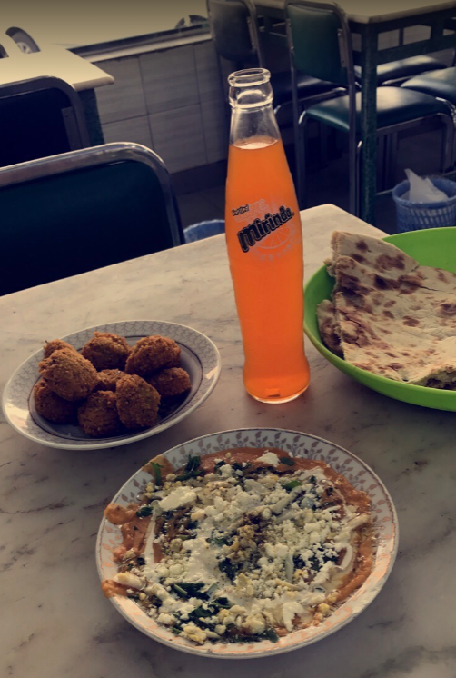 مطعم وقت الفول والفلافل
