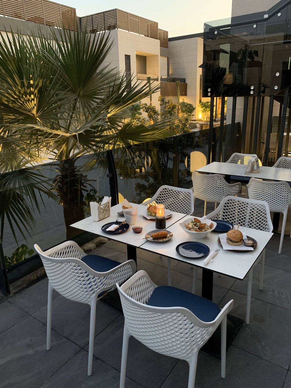 مطعم dine777