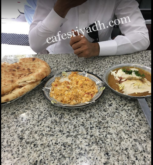 مطعم فول وفلافل وارب 