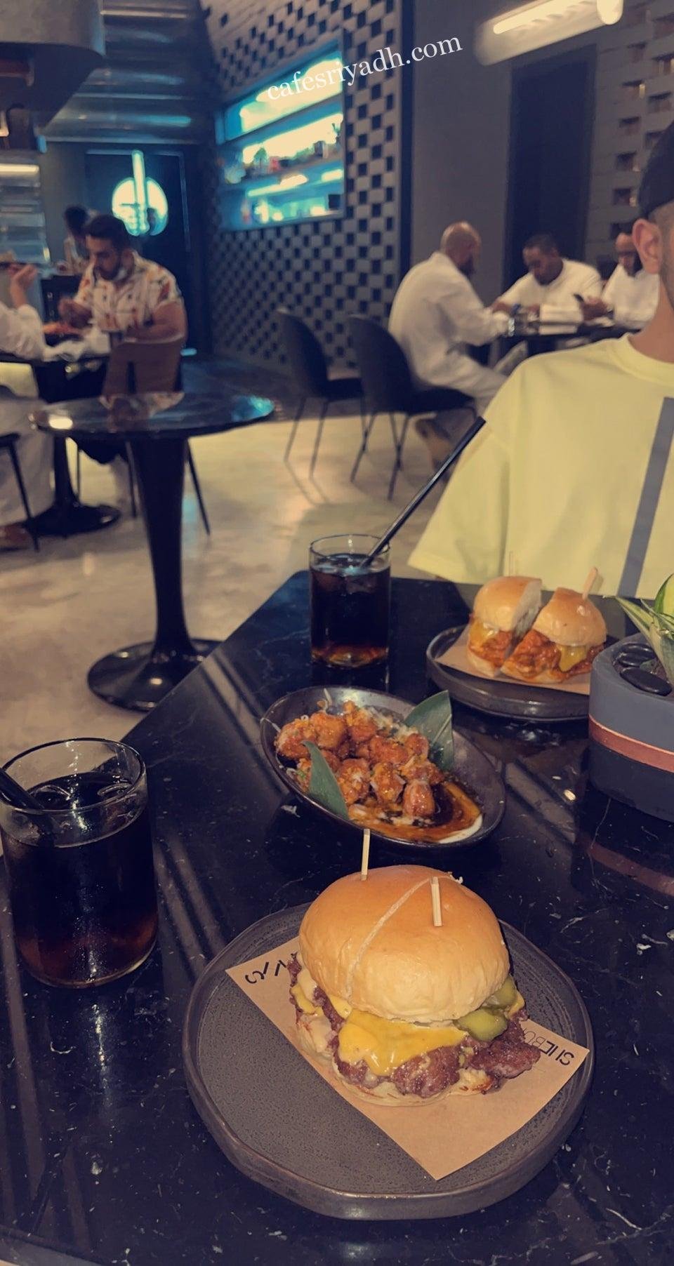 مطعم شي برجر  SHE BURGER بالرياض (الأسعار+ المنيو+ الموقع)