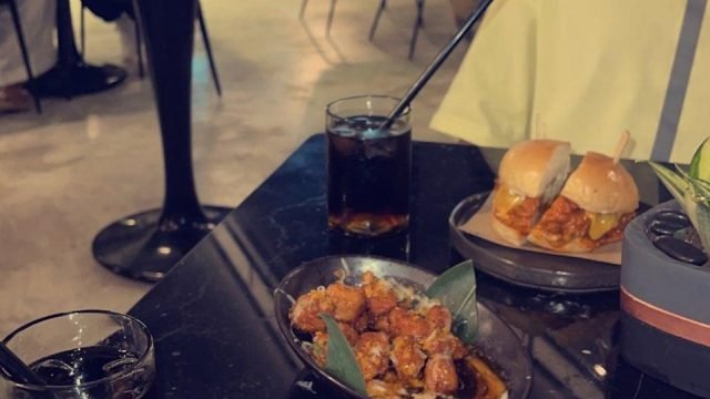 مطعم شي برجر  SHE BURGER بالرياض (الأسعار+ المنيو+ الموقع)