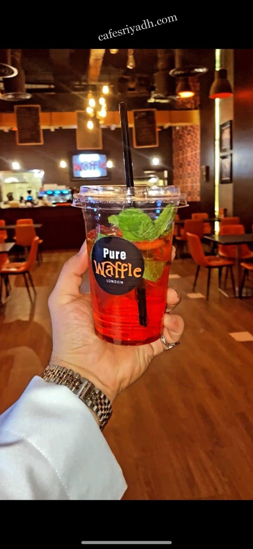 مقهى بيور وافل بالرياض