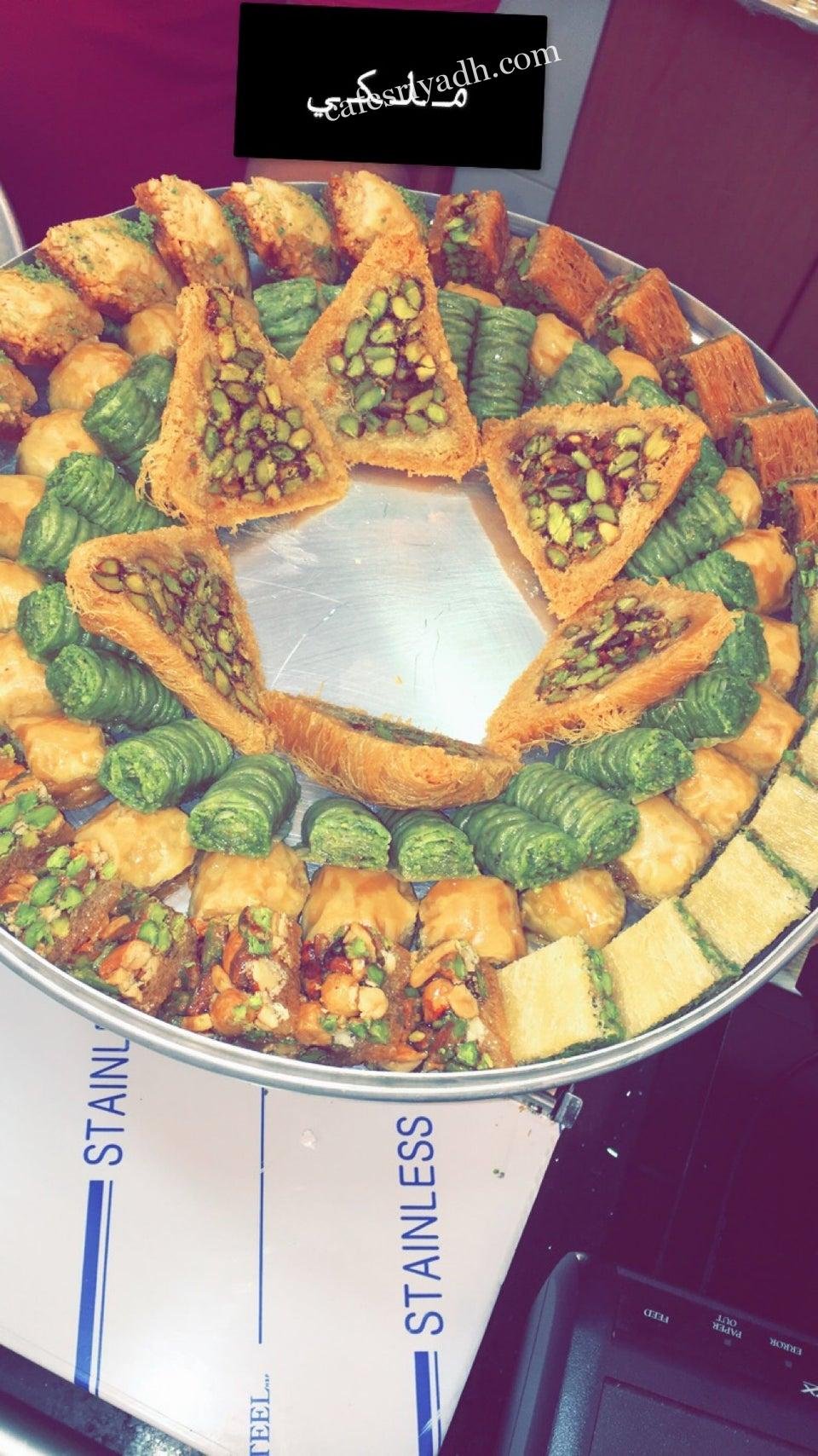 حلويات بلح وعسل الرياض