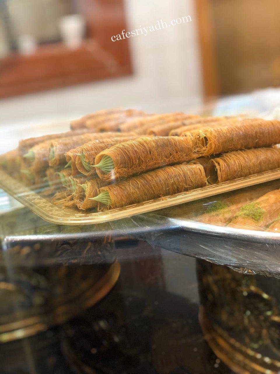 حلويات بلح وعسل بالرياض
