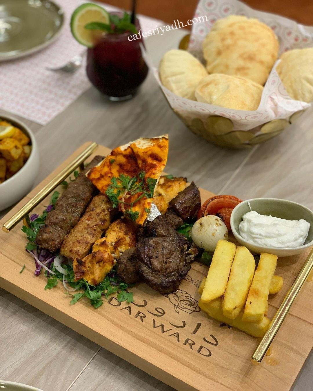 مطعم دار ورد بالرياض