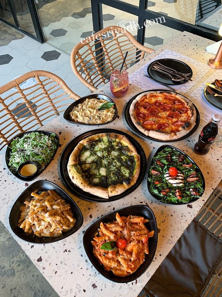 مطعم باي ريف الرياض