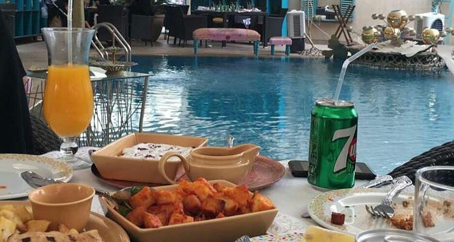 مطعم بالرياض على مسبح الأسعار المنيو الموقع كافيهات و مطاعم الرياض