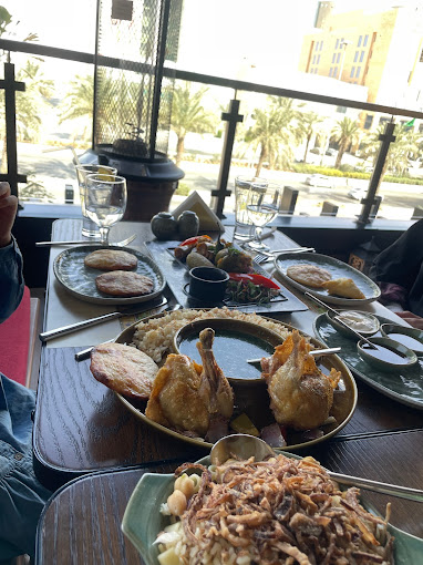 مطعم يوفر عروض فطور رمضاني في الرياض
